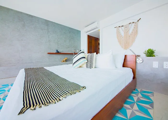 B Unique Hotel