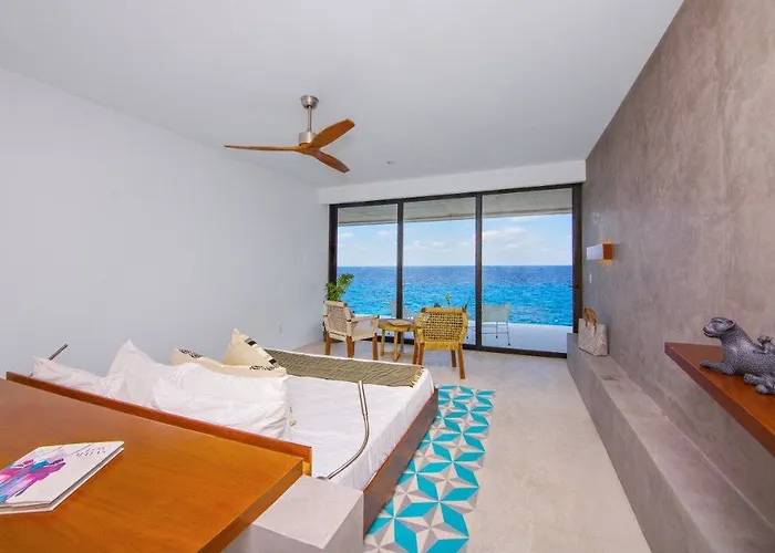 B Unique Hotel 4*