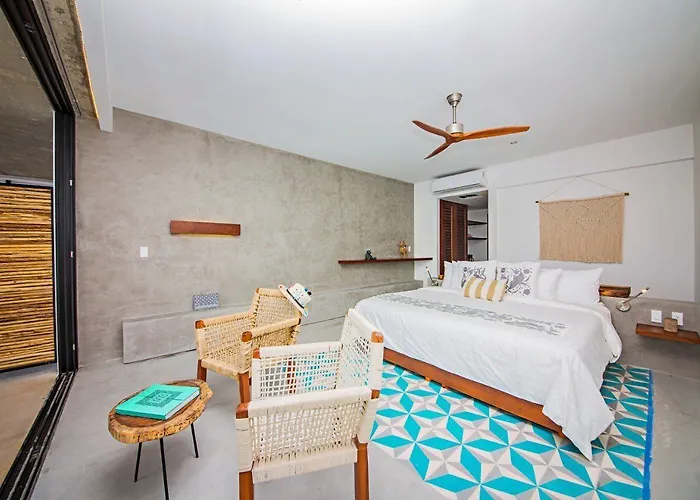 B Unique Hotel
